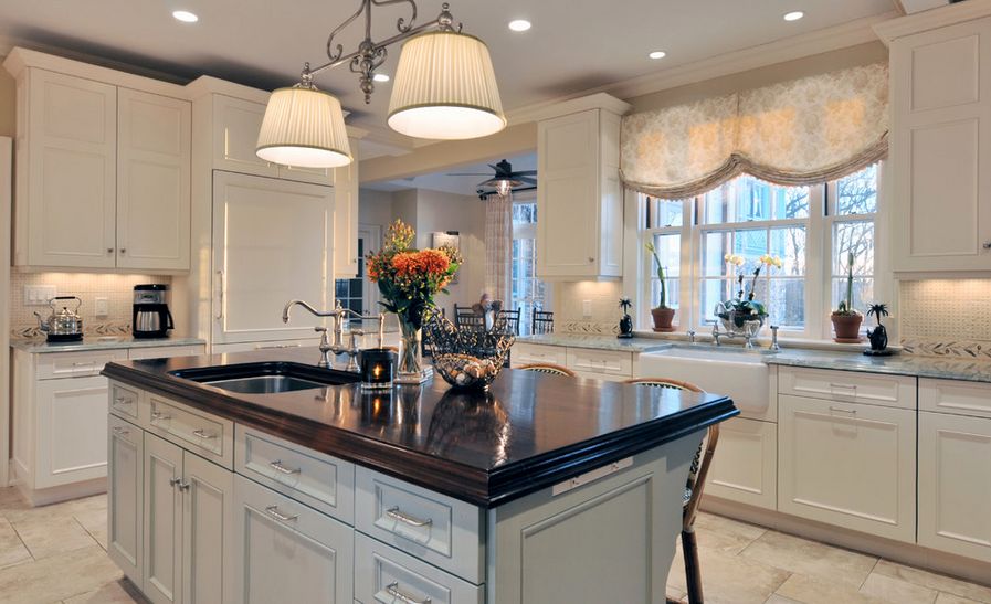 traditional-white-kitchen-stools-under-counter