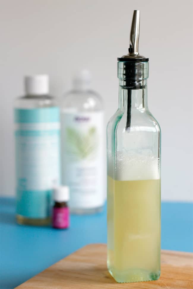 Homemade Bubble Bath from Makes + Takes 