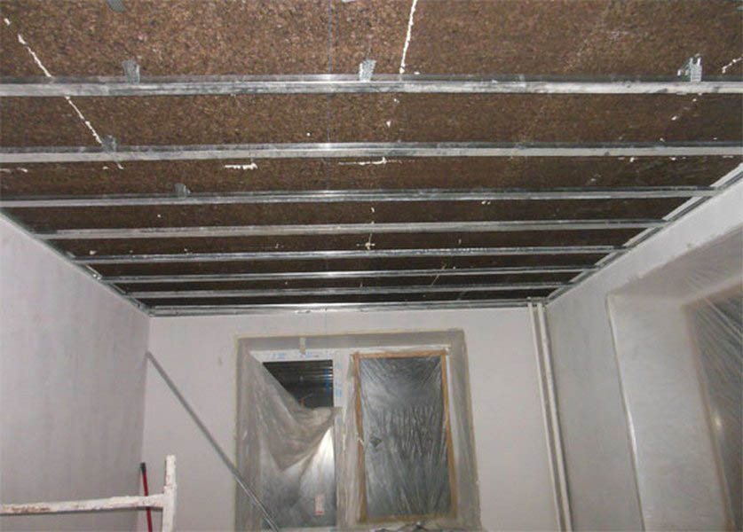 Звукоизоляция ванной. Шумоизоляция потолка. Шумоизоляционный материал для потолка в квартире. Шумоизоляция потолка в квартире. Самоклеющаяся звукоизоляция для потолка.