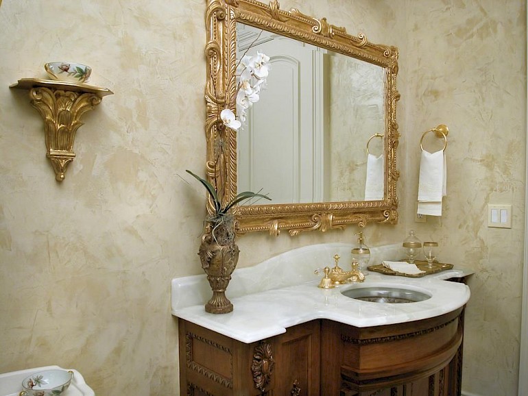 Венецианка в интерьере ванной комнаты
